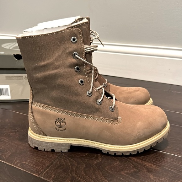 Timberland women’s authentic teddy fleece fold down boots NIB 9 - Picture 1 of 9